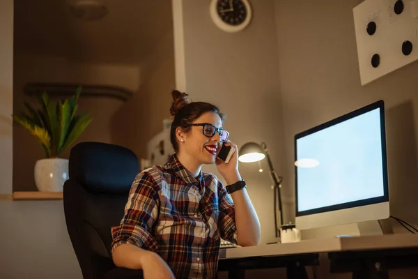 Det skulle vara bra om du kunde komma imorgon på mitt kontor! — Stockfoto