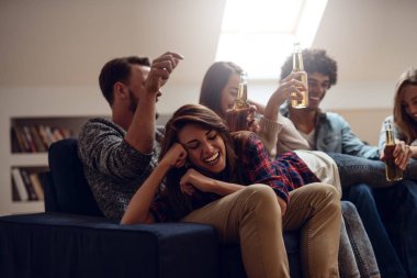 Hafta sonu için yaşıyorlar