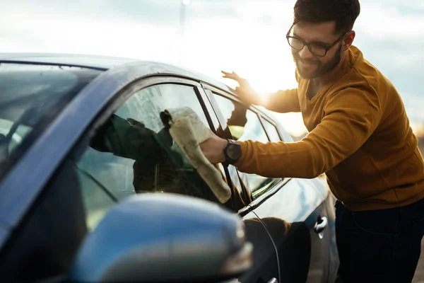 Este carro vai estar limpo de novo. ! — Fotografia de Stock