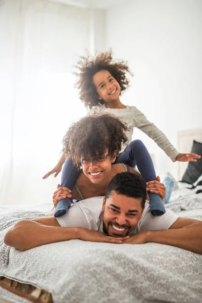 Evde mutlu bir aile — Stok fotoğraf