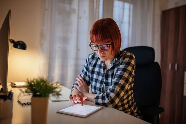 Eingetaucht in die Arbeit! — Stockfoto