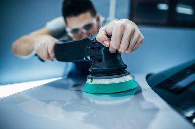 Bir araba Lehçe yapıyor