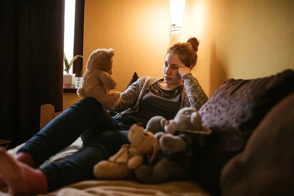Playing with her bear — Stock Photo, Image
