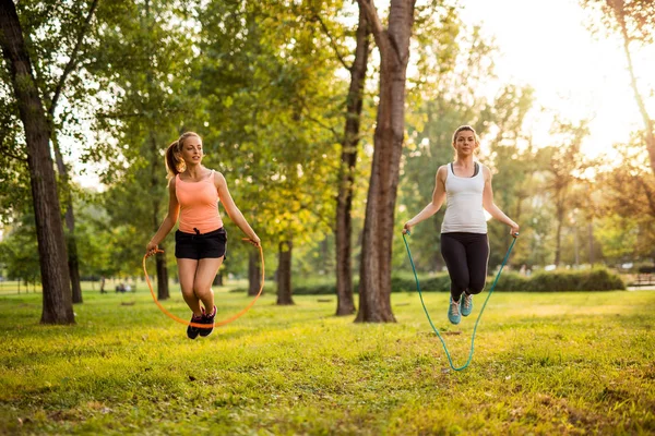 Fitness v parku — Stock fotografie