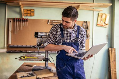 Onun vizyonu gerçeğe dönüştürmek dönüm
