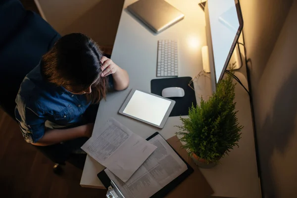 Maken van een nota 's — Stockfoto