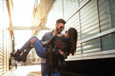 Aşkını tarafından ısıttı! 