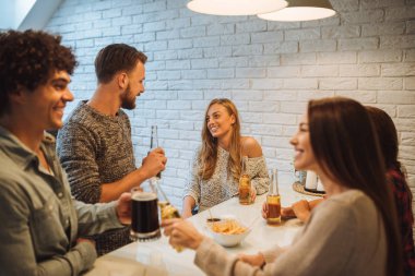 Arkadaşlarım arasında harika bir akşam keyfi! 