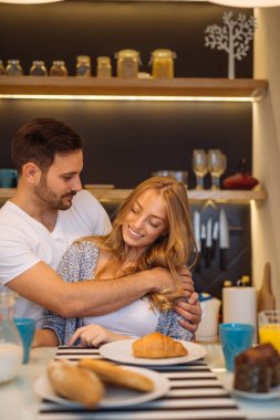 Aşık olduklarını