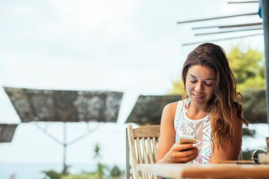 Bu hafta sonu zevk için onu yol bulma! 