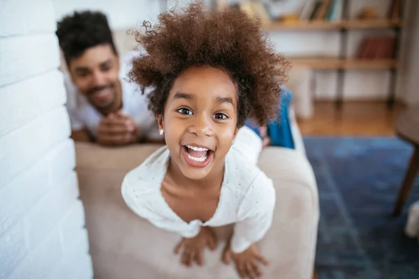 Sorridente bonito menina — Fotografia de Stock