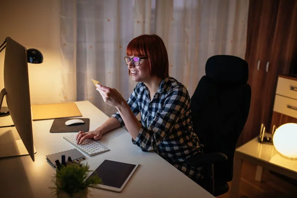 Köpa online hemma — Stockfoto