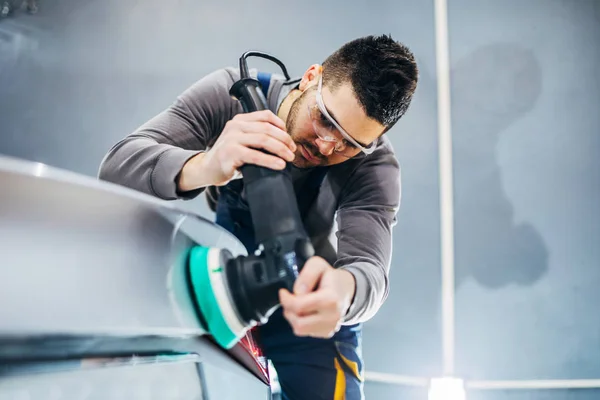 Polishing car with the machine — Stock Photo, Image