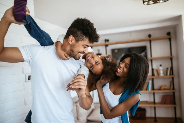 Momenti giocosi a casa — Foto Stock