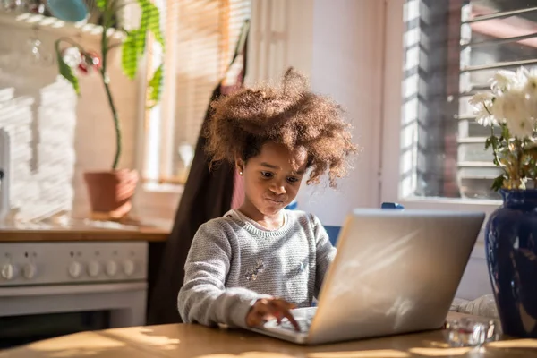 Loving tech for an early age — Stock Photo, Image