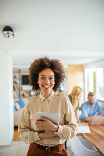 Atractivo gerente afroamericano — Foto de Stock