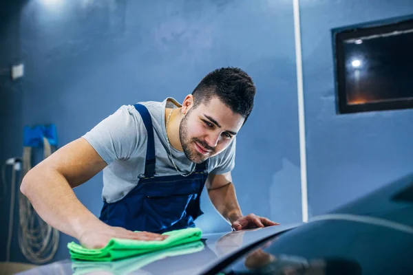 Es wird glänzend und sauber — Stockfoto