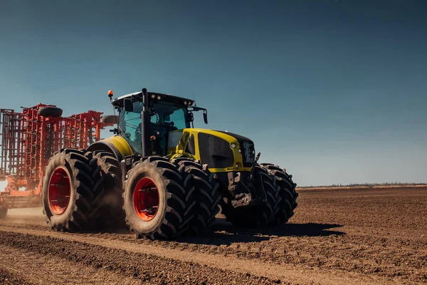 Preparing land for the next season — Stock Photo, Image