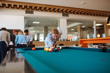 eğlenceli iş başında