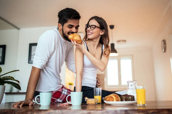 Mordidas de pequeno-almoço são mais saborosas quando eu compartilhá-lo com você ! — Fotografia de Stock