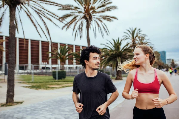 Running on the beach — Stock Photo, Image