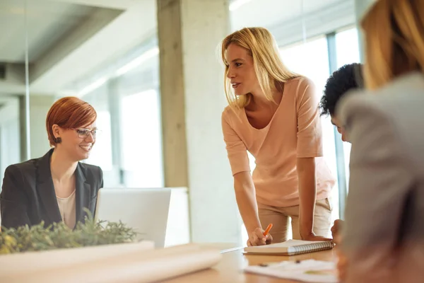 I need you all on the same page — Stock Photo, Image