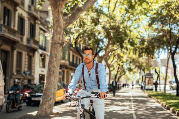 Enjoying a bike ride — Stock Photo, Image