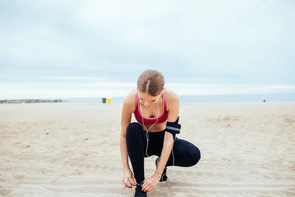 Corriendo por la playa — Foto de Stock