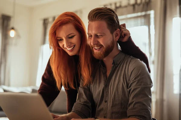 Finanzielle Ziele als Paar setzen — Stockfoto