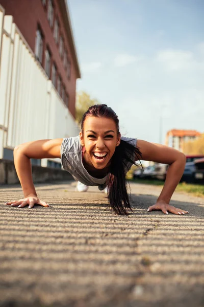 Során push ups — Stock Fotó