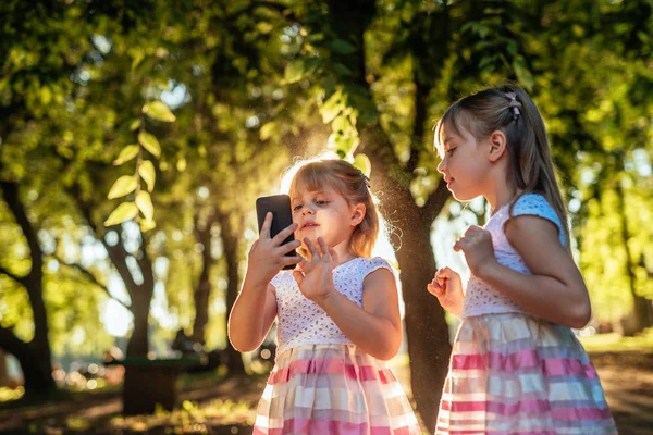 Ontdekken van nieuwe tech — Stockfoto