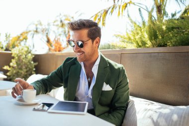 Bir fincan kahve kapma