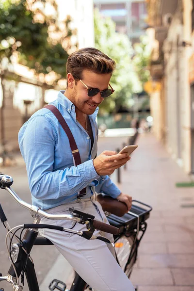 SMS in der Stadt — Stockfoto