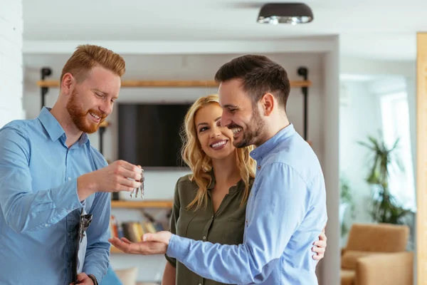 ¡Esto es todo lo que siempre quisimos! Nuestro sueño se hizo realidad ! — Foto de Stock