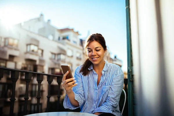 Lezing nieuws online — Stockfoto