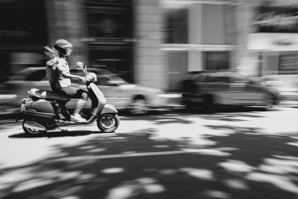 Desfrutando de um passeio pela cidade — Fotografia de Stock