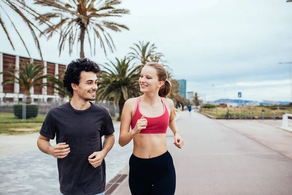 Chatting while jogging — Stock Photo, Image