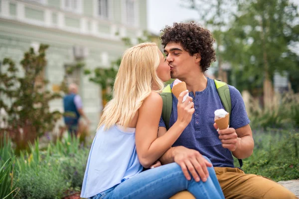 Twee harten vol van liefde — Stockfoto