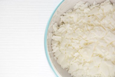 Kavanozda mum yapmak için beyaz soya gevreğini kapatın. Ev yapımı mumlar için. Ekolojik yaşam tarzı