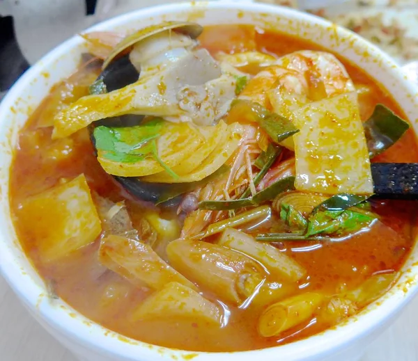 Zbliżenie zupa Tom yum — Zdjęcie stockowe