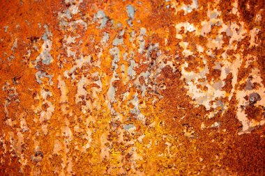 Paslı metal levha. Aşınmayla kaplı metal duvar..
