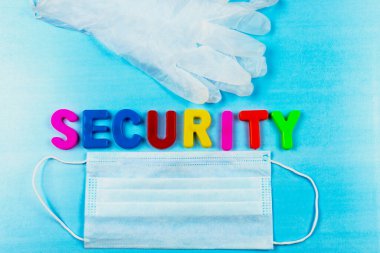 HAYAT kelimesi harflerden oluşur. Koronavirüs, tıbbi maske ve eldivenlerden korunma. Halka açık bir yerde korunma aracı..