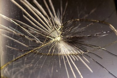 Bozuk telefonun ekranı. Kırık ekranı, cam ağı göster.