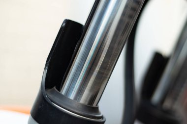 Amortisman yağı destekli motosiklet. Yakın plan..