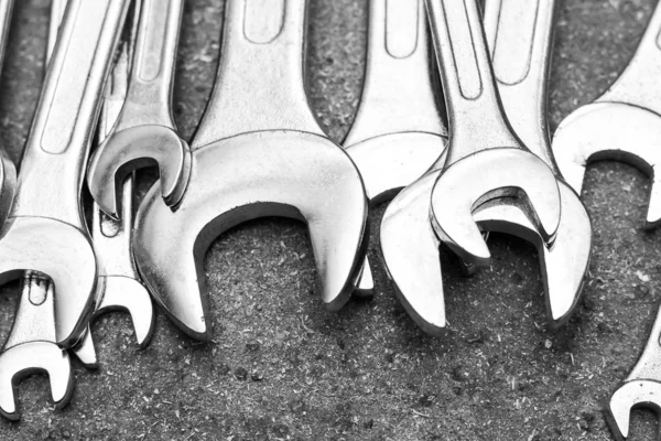 Yeni parlak metal anahtarlar. Yakın plan..