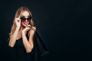 Güzel Şık Sarışın Müşteri Ürkek bir bakış atıyor