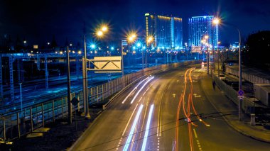 Otobanda uzun süre kalacaksınız.