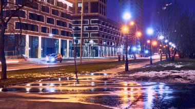 Amur Caddesi, gece Moskova.