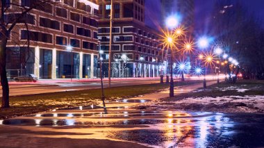 Amur Caddesi, gece Moskova.