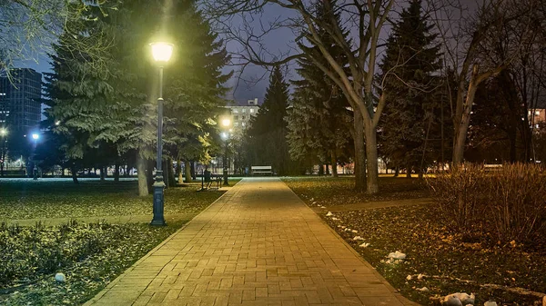 Moskova Daki Lilac Park Boş Akşam Sokakları — Stok fotoğraf